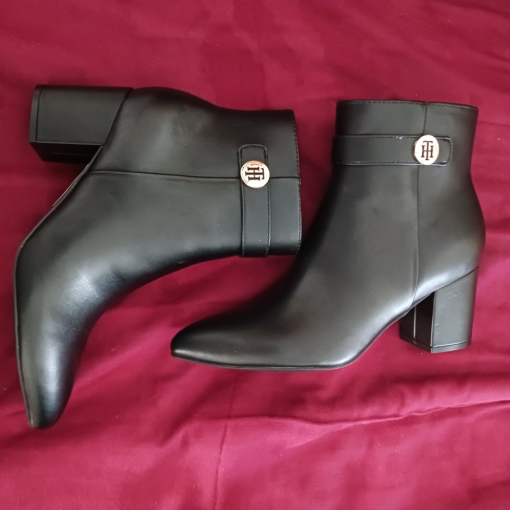 NWT Tommy Hilfiger Black Ankle Boots for Women - Picture 2 of 4
